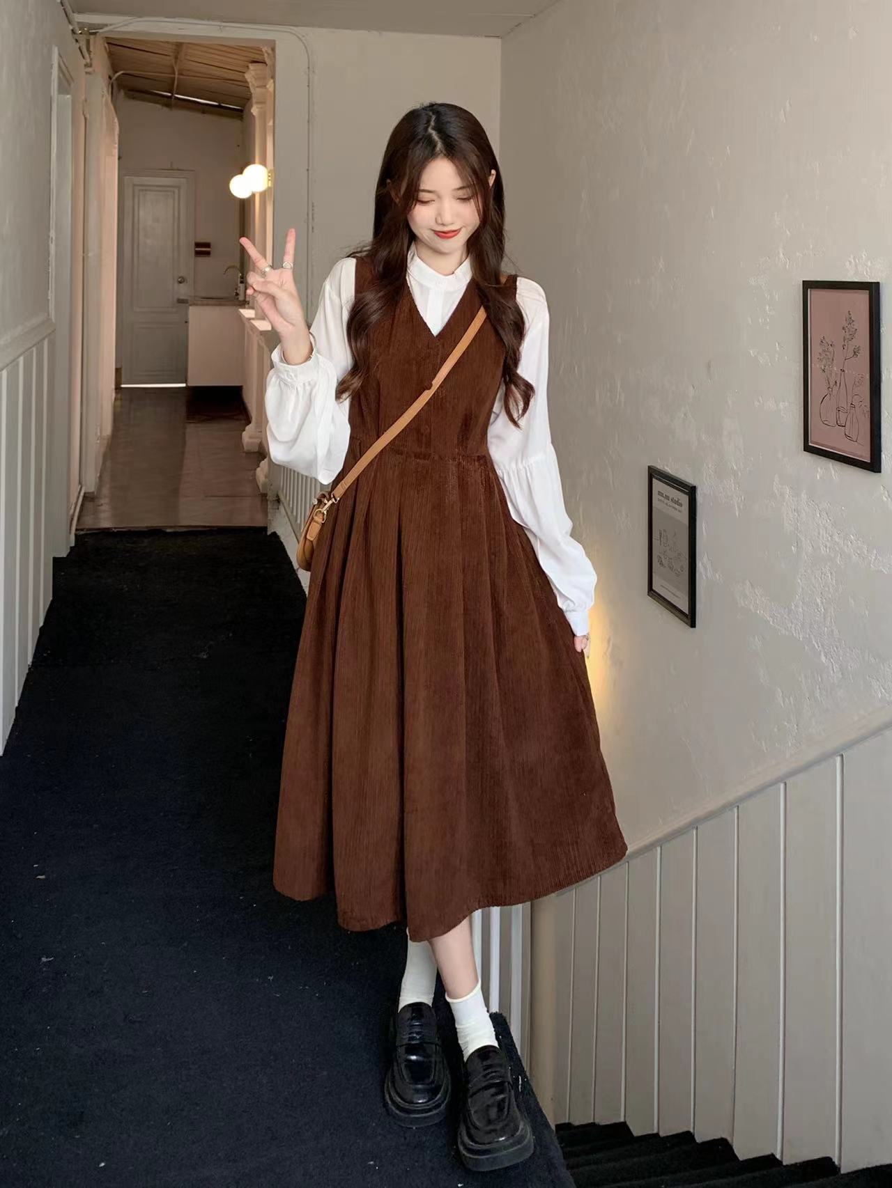 V넥 멜빵 여성 드레스 코듀로이 가을 새로운 달콤함 센 부서 중간 길이 허리 수축 슬림해 보이는 부서 A라인 스커트