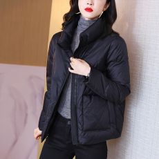 批发2025冬季高端黑色短款羽绒服品牌新款轻薄加厚中年女装时尚小个子