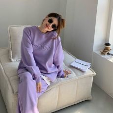 批发原版凹凸字母印 紫色运动休闲<b class='q'>套装</b>女2026春秋新款时尚气质两件套