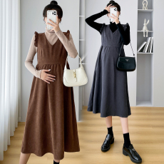 批发实拍孕妇装2025秋冬新款百塔飞飞袖v领孕妇背带裙两件套8359