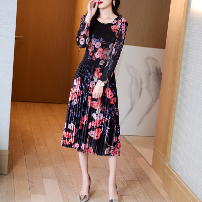 实拍2022秋冬新款三宅褶皱丝绒遮肉显瘦中老年大码中长款连衣裙女