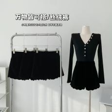 韩雨嘉黑色丝绒直筒短裤女2022新款早秋设计感高腰显瘦时尚休闲裤