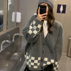 批发<b class='q'>韩版</b>棋盘格针织开衫女秋冬新款V领宽松慵懒风<b class='q'>毛衣</b>上衣外套潮