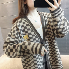 批发韩版宽松慵懒风毛衣外套女春装新款爆款格子早秋上衣针织开衫