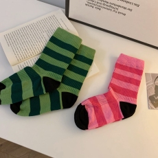 批发实拍不减价~  树莓粉好显白！韩国条纹拼色中筒袜ins秋冬堆堆袜