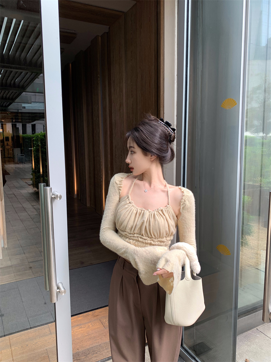 Real shot of pure autumn hot girl romantic halterneck sweater fake two-piece set long-sleeved top for women