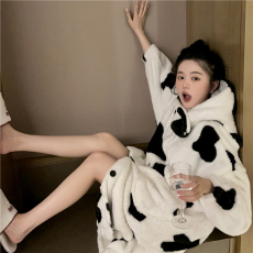 批发实拍 可爱牛奶睡衣秋冬睡袍加厚毛绒连帽长款家居睡裙女