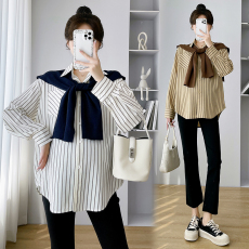 批发实拍孕妇装秋<b class='q'>冬</b>新款简约休闲单排扣中长款百搭条纹衬衣配披肩