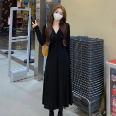 批发实拍~针织连衣裙女秋冬胖mm显瘦v领<b class='q'>打底裙</b>子法式黑长裙