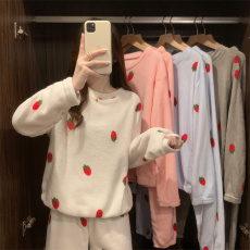 实拍实价 秋冬新款可爱甜美草莓家居服套装保暖亲肤睡衣裤两件套
