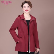 批发2026年中老年秋装新款连帽风衣短款大码<b class='q'>妈妈装</b>洋气<b class='q'>外套</b>女秋季上衣