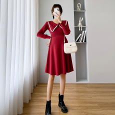 批发实拍2023<b class='q'>冬</b>季新款网红孕妇装元旦新年红裙炸街回门哺乳连衣裙