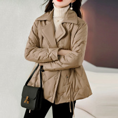 批发版型好看的西装领轻薄棉服服<b class='q'>女</b>短款小个子收腰修身2025年冬季新款