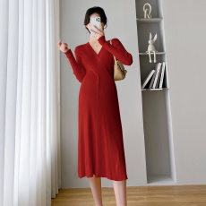 批发实拍2023<b class='q'>冬</b>季新款网红孕妇装元旦新年红裙炸街回门哺乳连衣裙