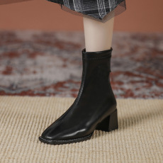 批发2022新款春<b class='q'>秋</b>黑色法式复古短靴女