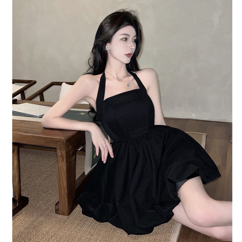 French Hepburn style halter neck suspender dress for women summer new first love tea break waist-slimming high-end fluffy skirt