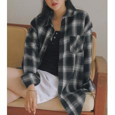 批发<b class='q'>韩版</b>春秋黑白格子帅气风格宽松格子衬衫宽松休闲百搭外套女衬衣