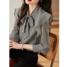 批发2026春季新款千鸟格长袖<b class='q'>衬衫女</b>宽松蝴蝶结飘带雪纺衫