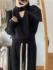 黑色半高领挂脖v领针织衫女
