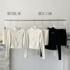 早安樊樊 2022新款秋冬套装德绒双面磨毛长袖卫衣包臀半裙两件套