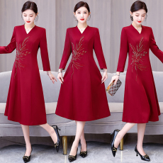 批发2025<b class='q'>妈妈装</b>结婚礼服平时可穿<b class='q'>大码</b>喜婆婆高端婚礼旗袍秋冬新款