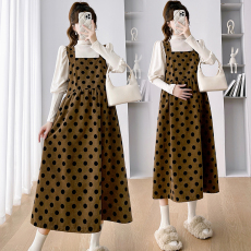 批发实拍孕妇装2025秋冬潮妈时尚背带裙打底衫孕妇套装8521