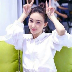 批发宽松衬衫女泡泡袖<b class='q'>上衣</b>设计感小众***灯笼袖白色衬衣