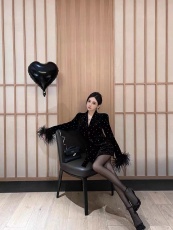 MIMIWU丝绒西装外套女冬季别致烫钻设计感小众带垫肩修身气质西服