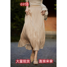 批发宝珠阁 夏季摇曳浪漫/立体剪裁 <b class='q'>显瘦</b>纯色光泽肌理褶皱半身裙