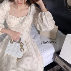 鹿阿姨卓叔叔◆法式复古方领灯笼袖杏色花朵提花连衣裙女2021新款