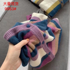 今年流行的漂亮彩虹条纹上衣别致高级感超好看针织开衫毛衣女春季