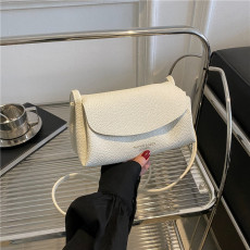 批发今年流行包包女春季2023新款潮ins<b class='q'>时尚</b>洋气质感小众单肩包斜挎包