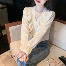 韩系温柔风别致上衣女衬衣2023早春新款法式复古仙女v领蕾丝衬衫