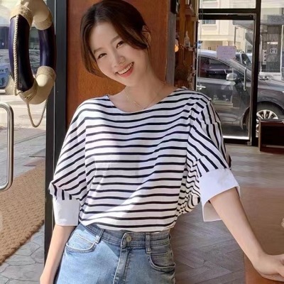 韩国代购正品女装 时尚宽松蝙蝠泡泡中袖圆领休闲条纹T恤