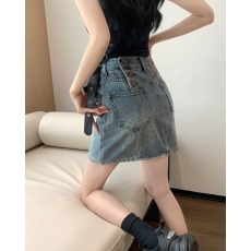 批发实拍实价#新款牛仔半身裙设计感后腰排扣包臀短裙