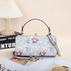 批发高端正品真皮名媛<b class='q'>时尚</b>定型漆皮2023新款简约百搭手提大气女士包包