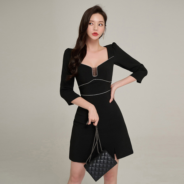 RM4557#黑色赫本风钻链开叉方v领性感法式高腰A字小黑裙短款连衣裙