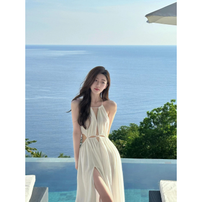 泰国三亚旅游拍照沙滩裙海边度假连衣裙纯欲性感镂空白色吊带长裙