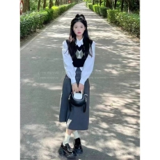 学院风菱格V领无袖针织马甲背心女2023新款春装叠穿短款修身上衣