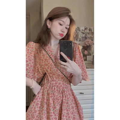 2023年新款女装早春季法式高级感裙子碎花连衣裙收腰夏季V领长裙