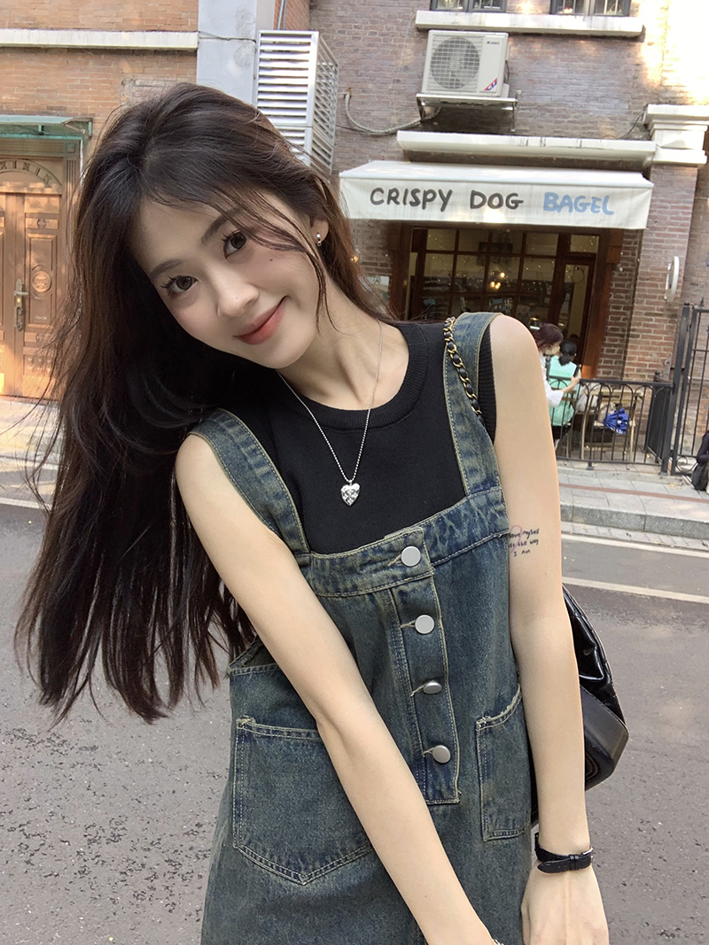 Actual shot and real price. Breasted denim suspender skirt with loose design and retro wash and salt tank top dress.