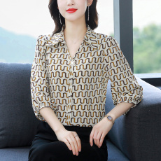 批发实拍 2026新款<b class='q'>真丝</b><b class='q'>衬衫</b>女春夏印花<b class='q'>衬衣</b>V领七分袖桑蚕丝上衣遮肚子