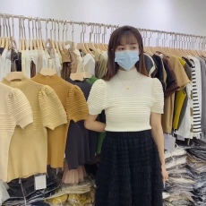 精致毛衣 时髦半高领毛衣女短袖修身显瘦针织衫泡泡袖紧身内搭