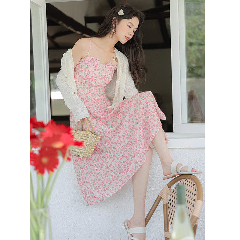 Real shot of suspender dress for women spring 2024 new style gentle style waist slit mid-length floral skirt