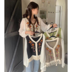 批发<b class='q'>春秋</b>设计感小众复古刺绣泡泡袖长须雪纺V领开衫上衣女