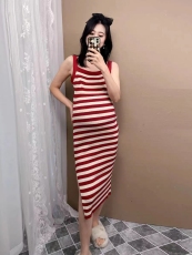 孕妇针织吊带连衣裙法式条纹针织裙修身显瘦开叉长裙梨形身材