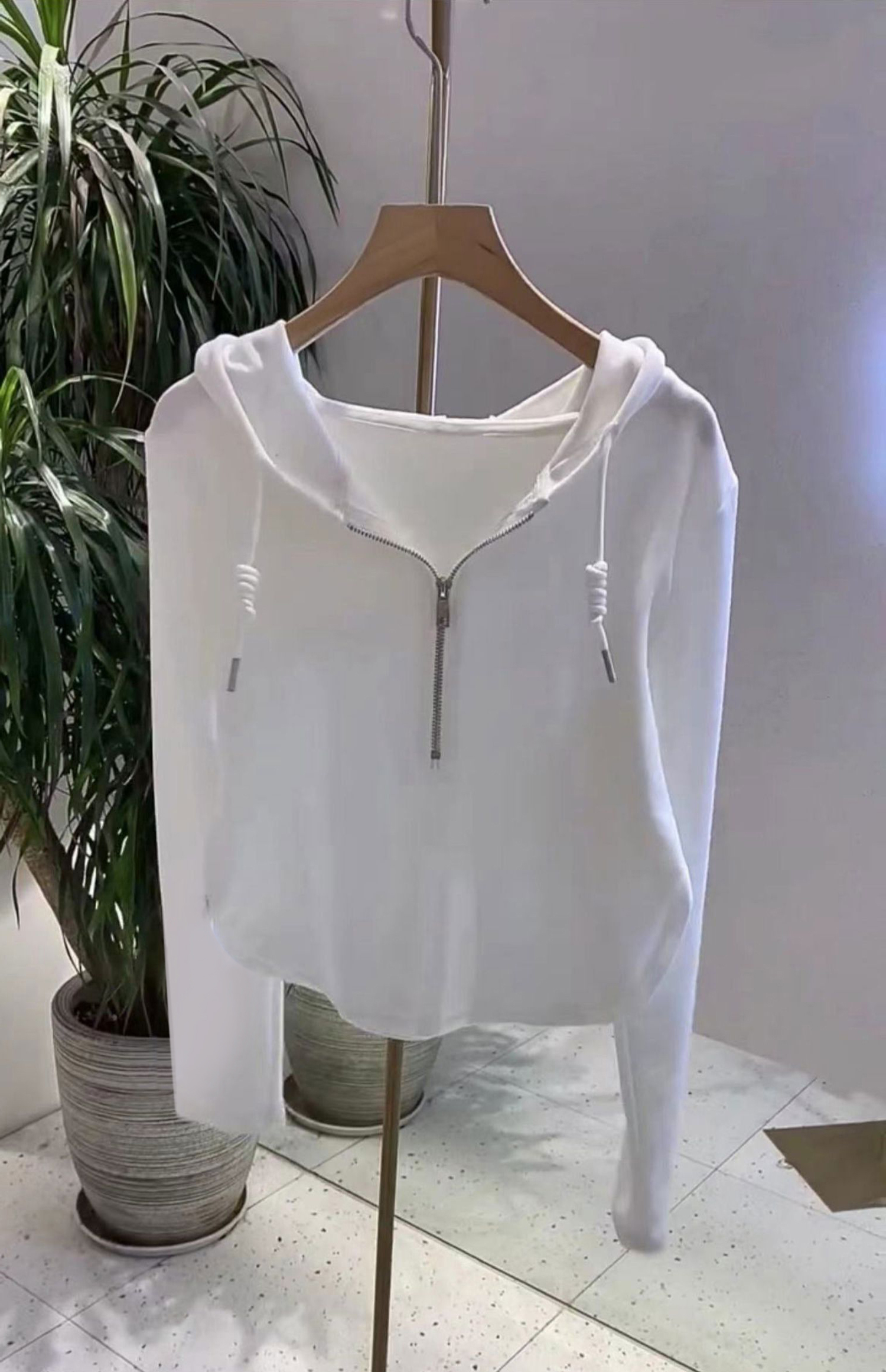 European station white bottoming shirt for women spring and autumn winter niche design hooded short long-sleeved T-shirt top