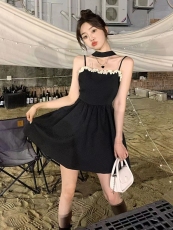 蝴蝶结挂脖连衣裙女小个子夏季设计感小众法式黑色收腰a字吊带裙