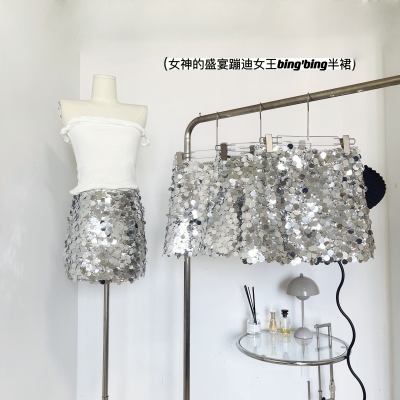 IMMR春季设计感银色亮片裙半身裙女2023新款宽松低腰包臀辣妹短裙