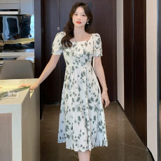 批发实拍碎花<b class='q'>雪纺</b><b class='q'>连衣裙</b>女夏季新款法式温柔风收腰显瘦泡泡袖气质长裙